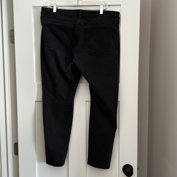 White House Black Market Mid-Rise Skinny Ankle Jean in Black. Size XL. - Picture 2 of 7